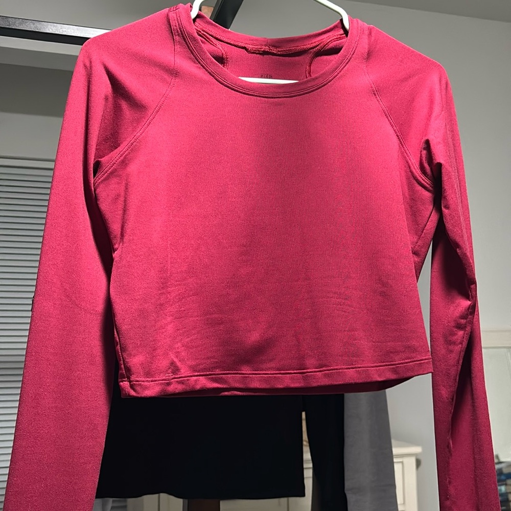 Fleo long sleeve crop top with thumb holes